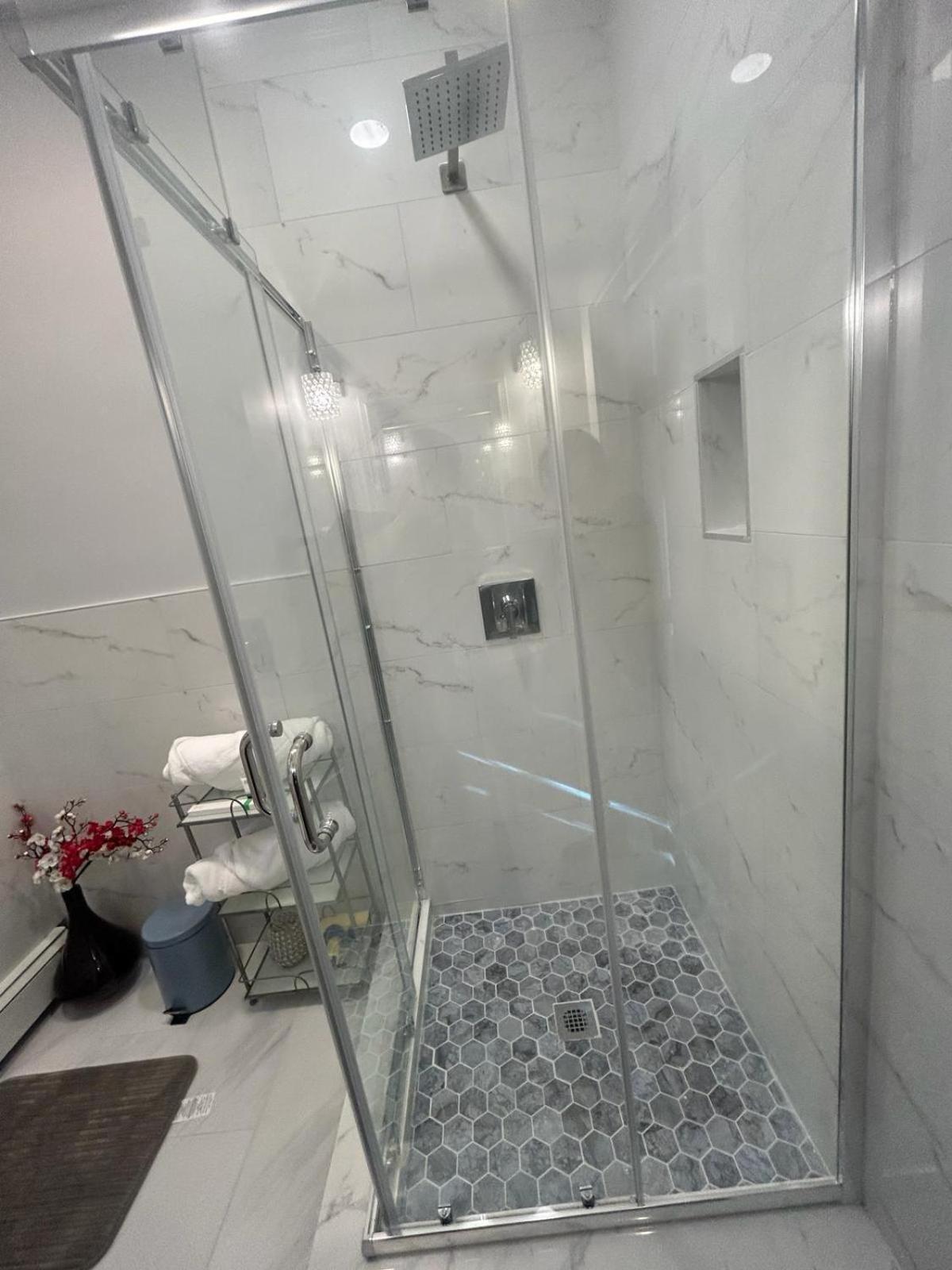 Private Suite In Huntington Station Exterior photo