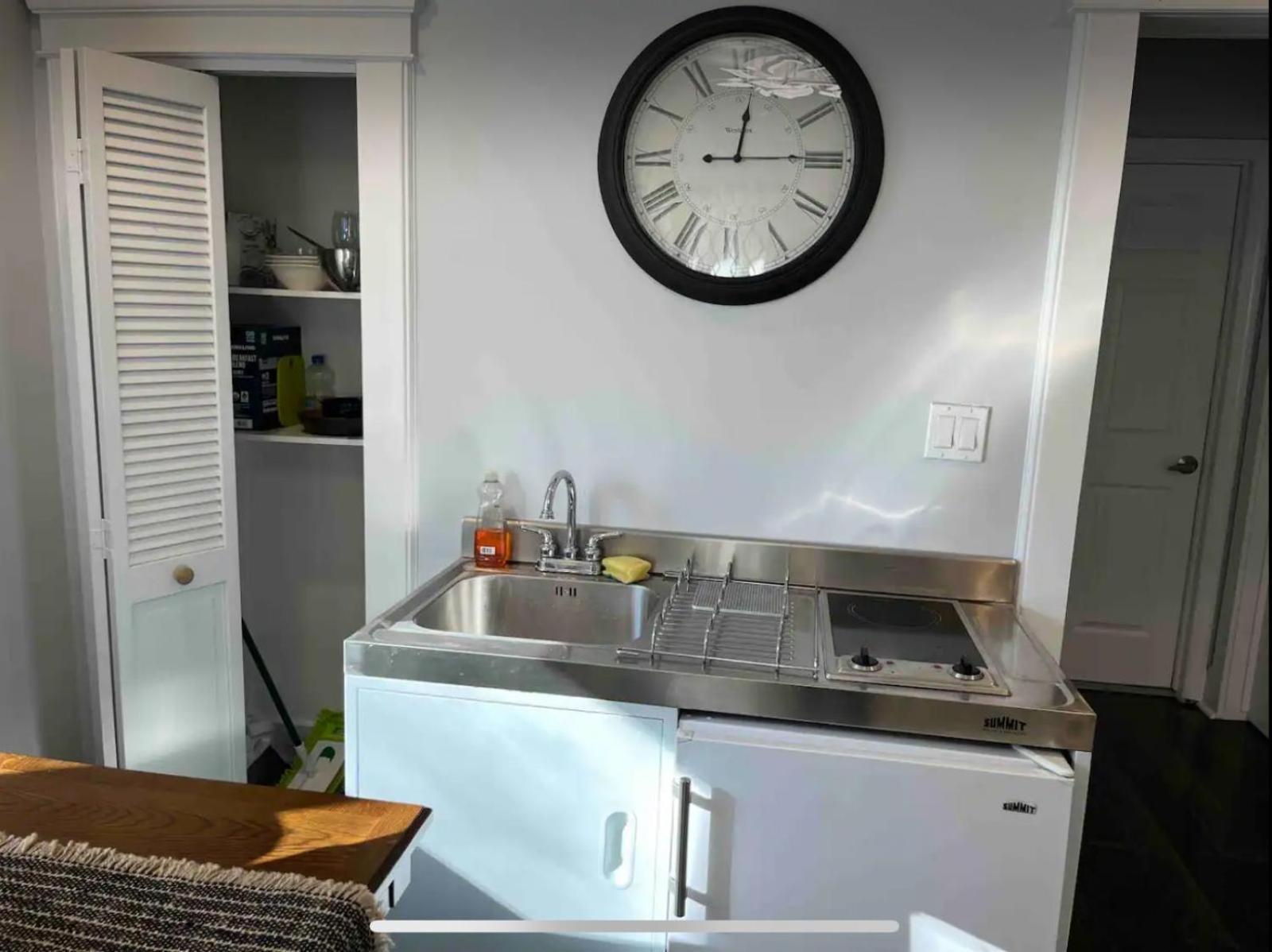 Private Suite In Huntington Station Exterior photo